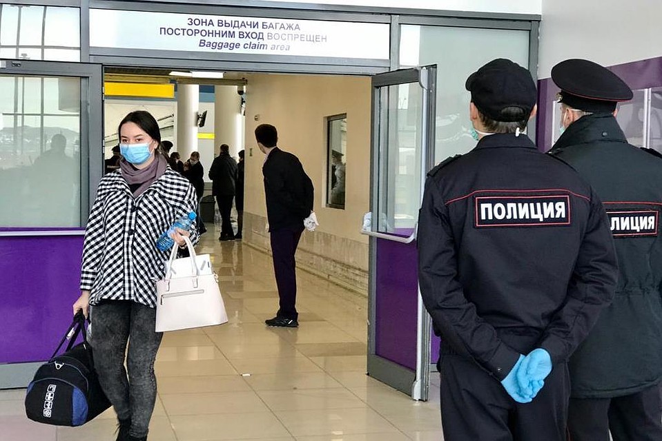 В аэропорту всех приезжих будут проверять