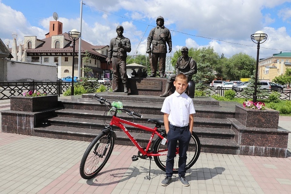 Школьник вынес 3-летнюю сестру из горящего дома в Кузбассе. ФОТО: ГУ МЧС России по Кемеровской области.
