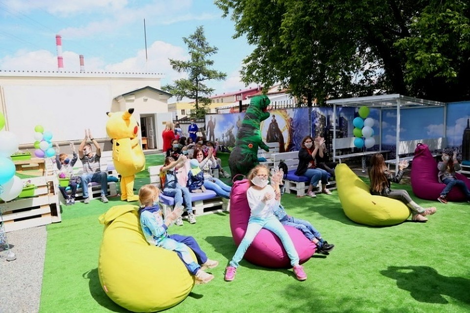 Кинотеатр под открытым небом заработал в Кемерове. ФОТО: "Кузбасскино"
