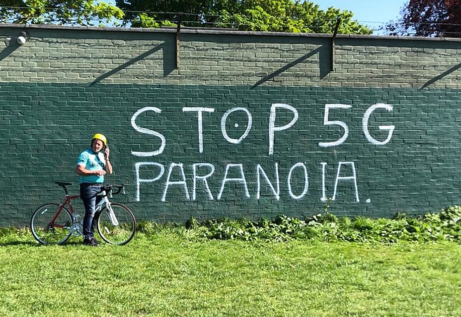 Уличная надпись в Лондоне, апрель 2020 г.