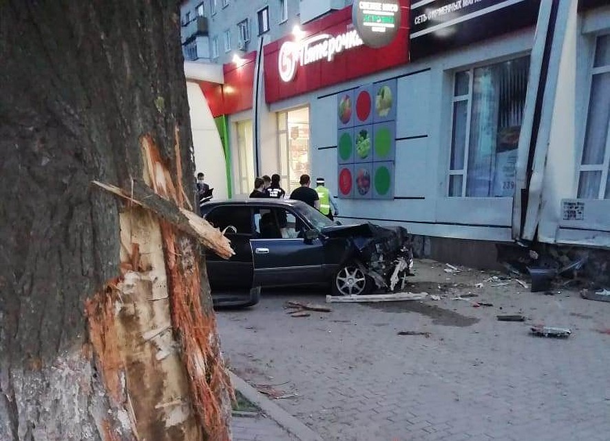 Авария на Ленинском проспекте. Фото СУСК Воронежской области