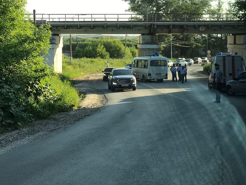 В Туле автобус въехал в опору моста
