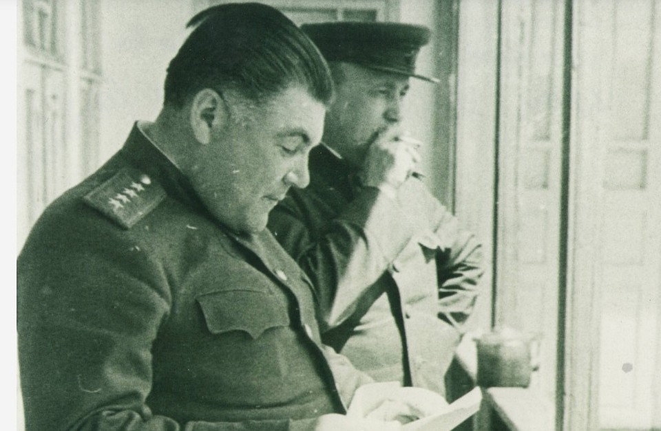 Маршалы Захаров и Малиновский 1944 год. Молдавия.