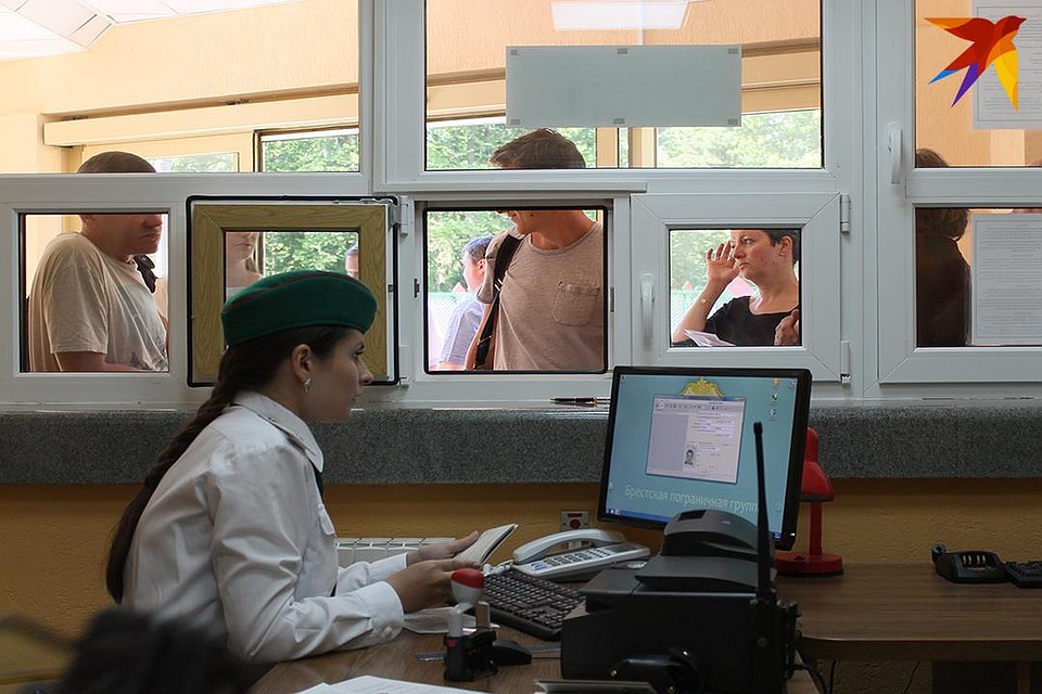 Въезжать, выезжать и следовать транзитом по территории двух стран можно воздушным, железнодорожным и автотранспортом