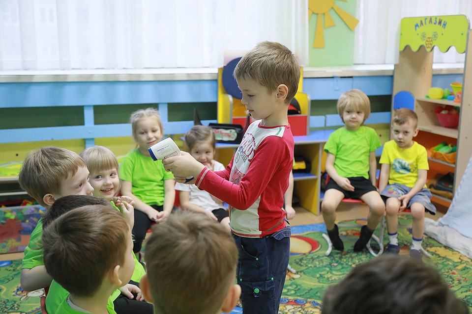 На сегодняшний день, по словам мэра города, около 50 тысяч детей уже посещают детские сады, хотя запрос на 80 тысяч