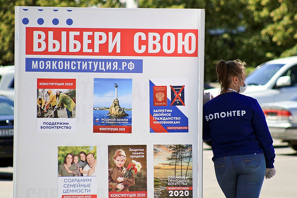 Мимо столичных наблюдателей, отслеживающих голосование, не проскочит даже безобидная пчела