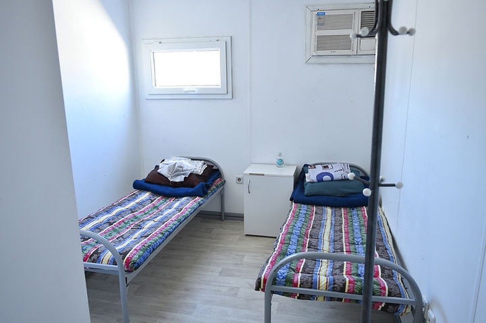 В правительстве говорят, что поводов для паники нет. В больницах есть места, чтобы принимать пациентов с ковидом.