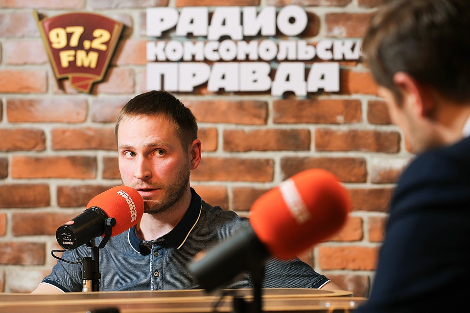 Роман Парфенов в студии Радио «Комсомольская правда».