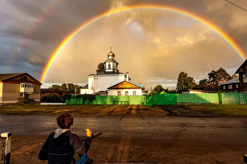 Радугу запечатлел Николай Сморкалов из поселка Аркуль. Фото: vk.com/fotokirovregion