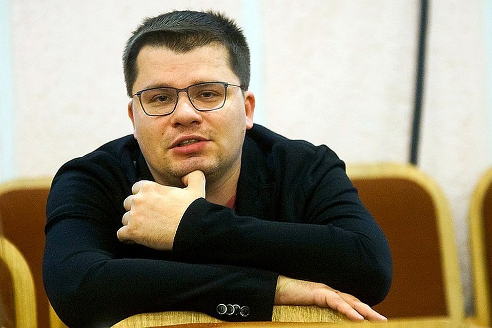 Гарик Харламов, по мнению знакомых, "шикует и жирует".
