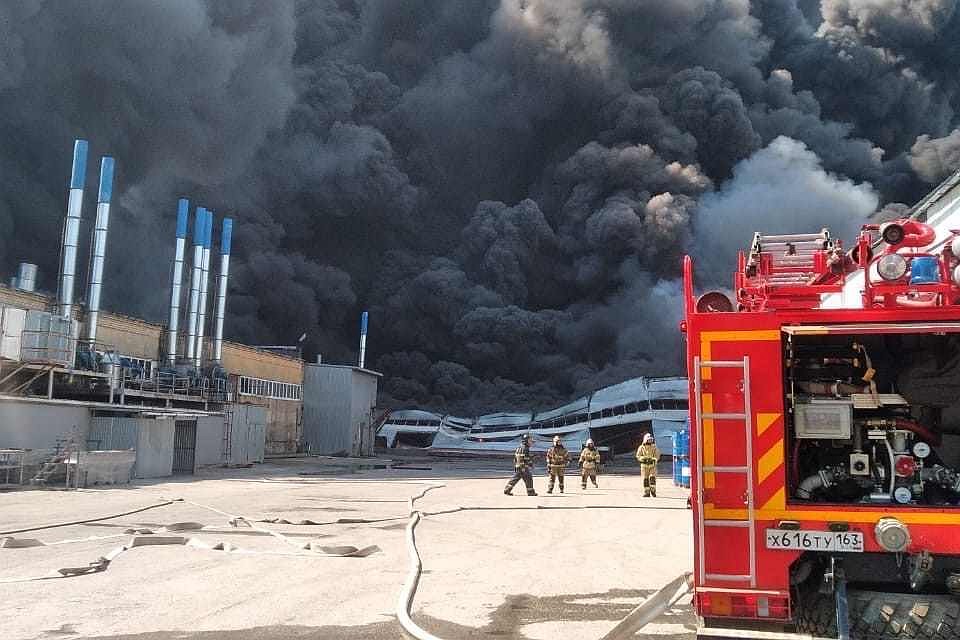 Прибывшие на место пожарные оказались в пекле. Фото: МЧС