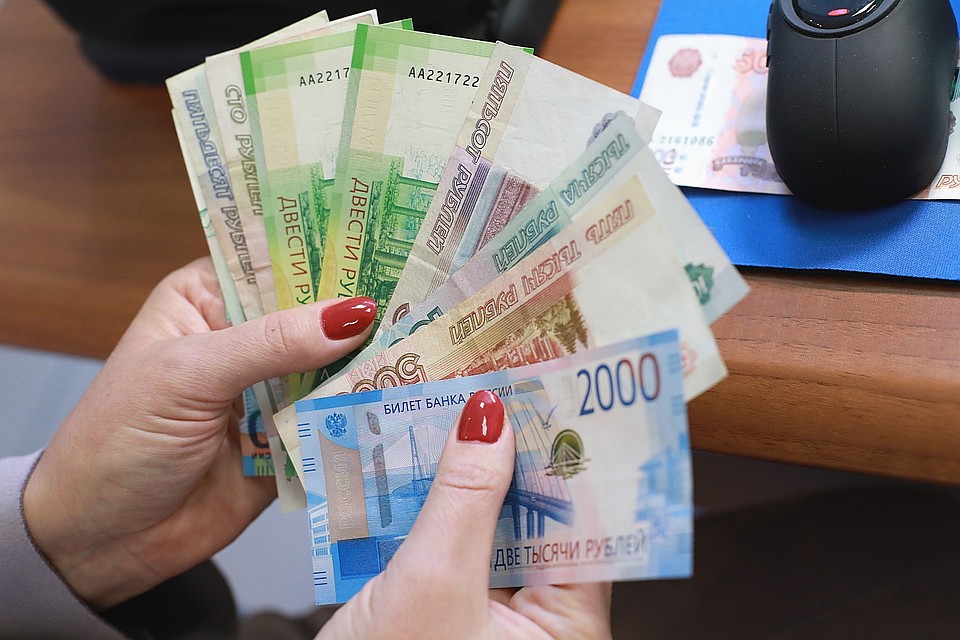 Заместитель главного врача одной из поликлиник Красноярска трудоустроила «мертвую душу», организовав себе прибавку к зарплате.