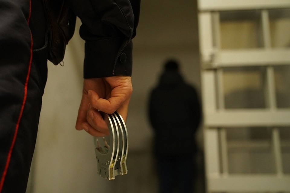 В Кузбассе пьяный пассажир поезда напал на полицейских