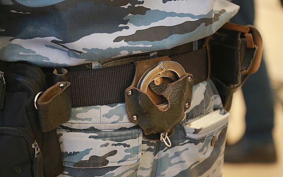 Соседи голыми руками скрутили вора при попытке обокрасть дом умершей бабушки в Хакасии.