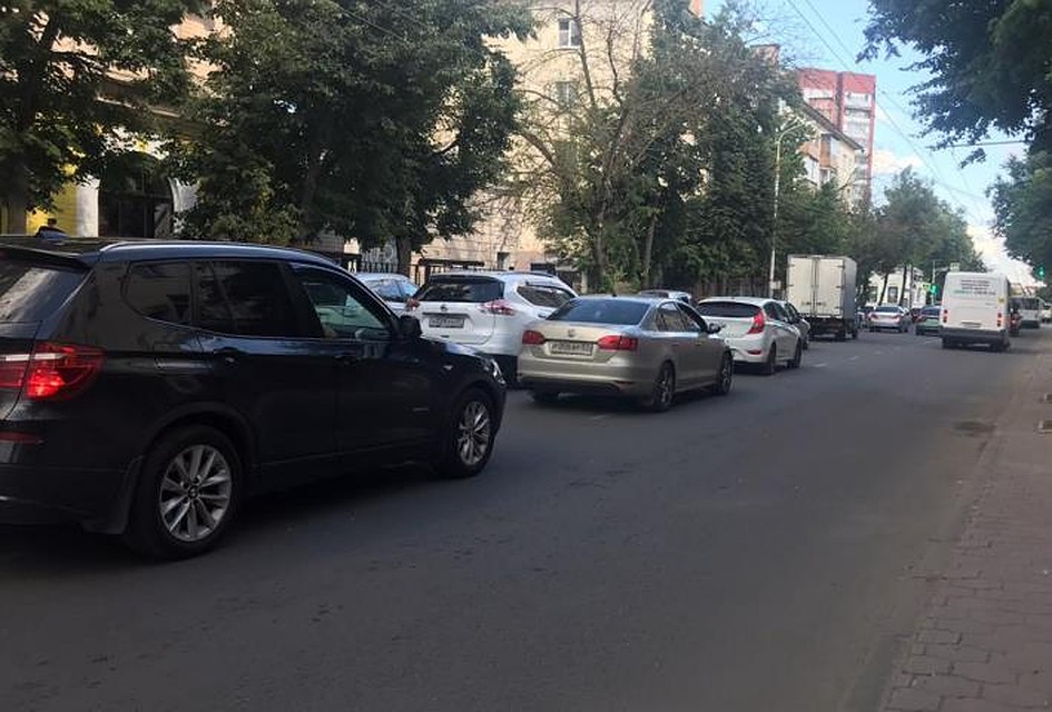 Ремонтные работы спровоцировали заторы. Фото предоставлено читателем "КП"