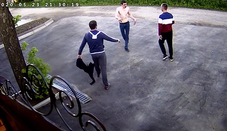 33-летний мужчина умер в больнице, после того, как его избили трое молодых людей. Фото: кадр видео, предоставленный СКР по Пермскому краю.