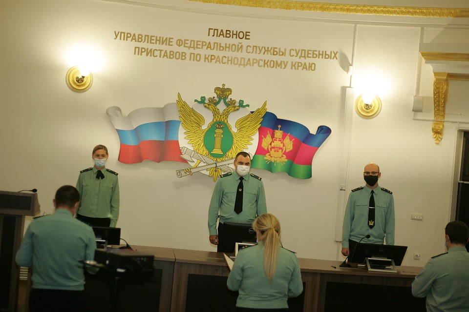 Приставы присягнули на верность народу и Закону РФ. Фото: пресс-служба ГУССП по краю