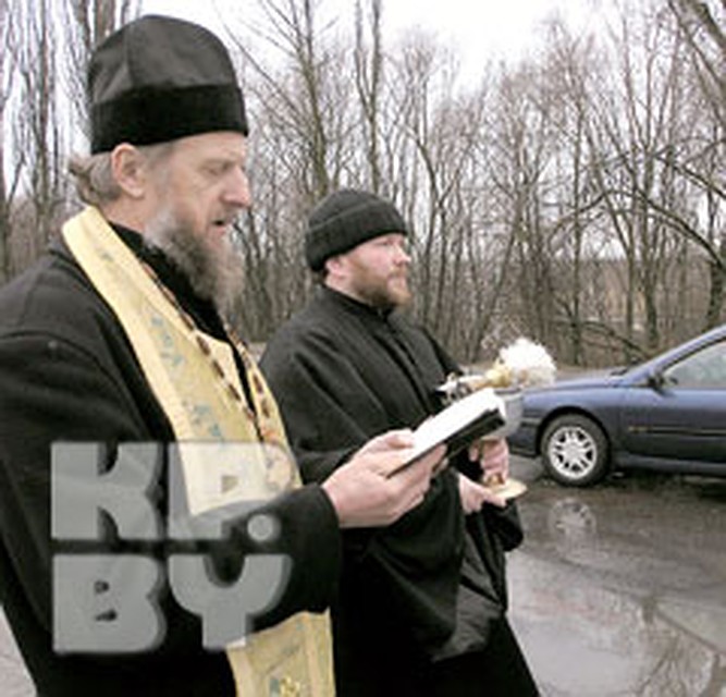 Священники избавили дороги от темной силы