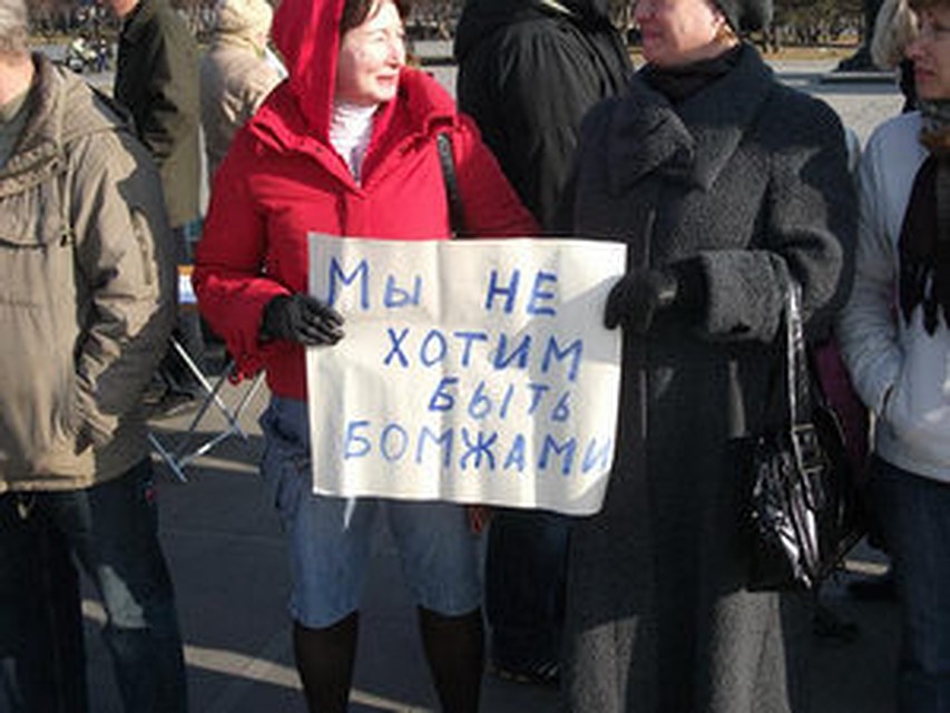 В Новосибирске жители общежитий вышли на митинг.