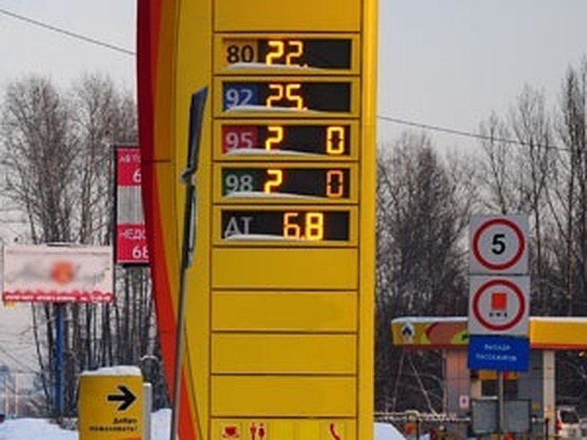 На заправках снова растут цены на бензин.