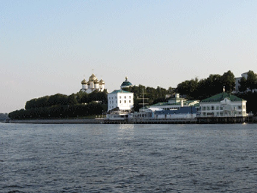Цель фестиваля – показать Ярославль не только старинным городом, но и современной международной территорией, открытой для необычных интересных проектов.