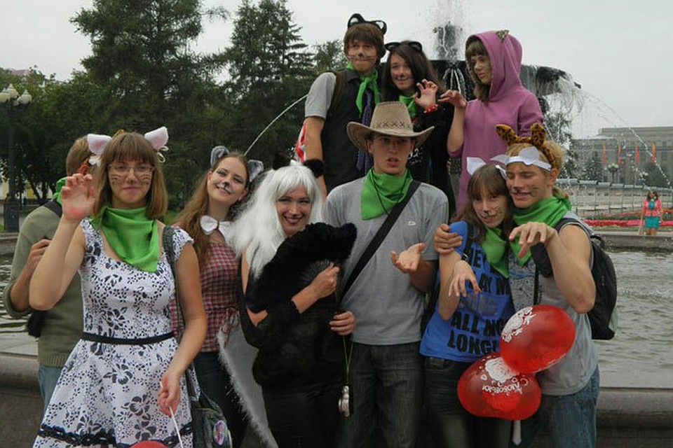 Иркутяне надели костюмы кошек и прошли по улицам города парадом.