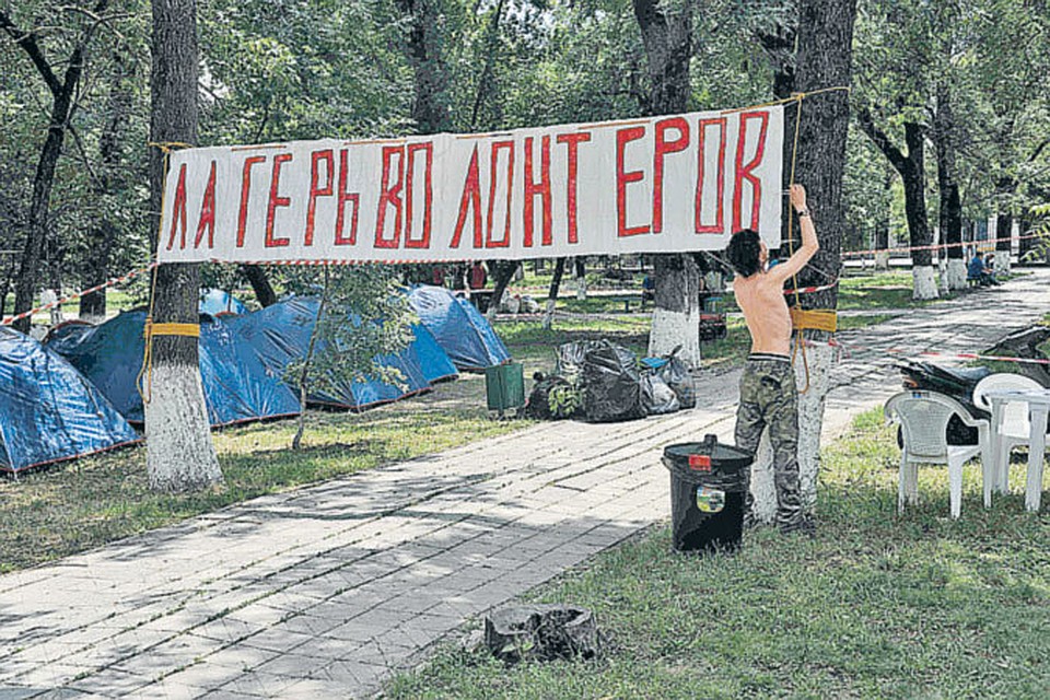 Незнакомое слово «волонтеры» сами крымчане предложили заменить на «добровольцы». Больше соответствует сути.