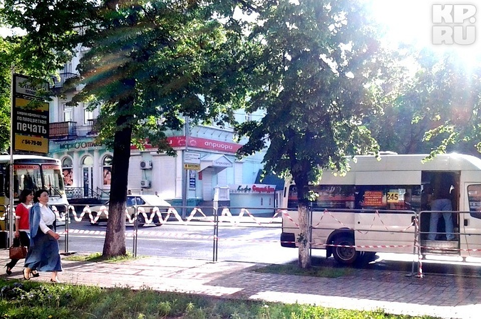Автобусы и маршрутки останавливались на сотню метров дальше
