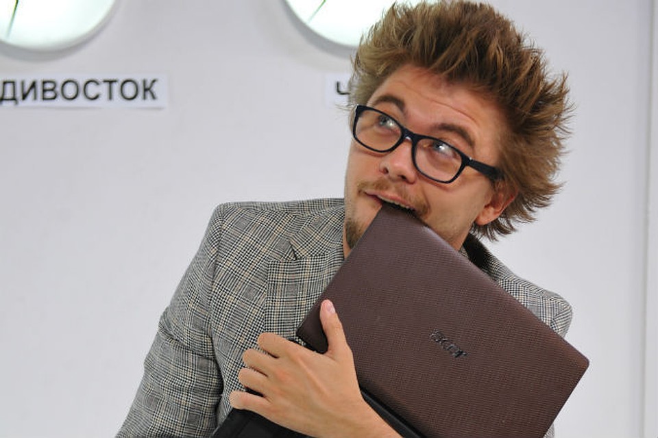 От сознания, что кто-то держит на зарплате составителя текстов а-ля «Вернись, Маруся», - становится не по себе...