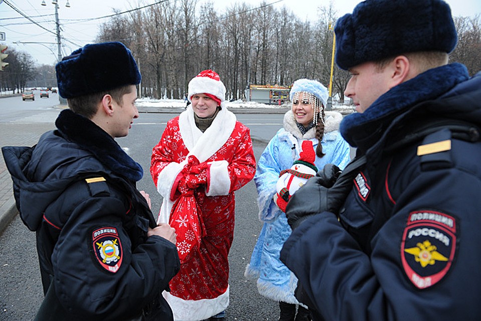 В Москве и Подмосковье усилены меры безопасности в связи с терактами в Волгограде 29 и 30 декабря. В то же время столица готовится к встрече Нового года