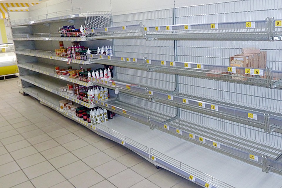 А в магазинах почти пусто