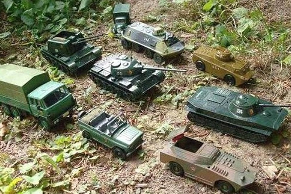 СМИ: Посольство РФ «троллит» НАТО игрушечным вторжением