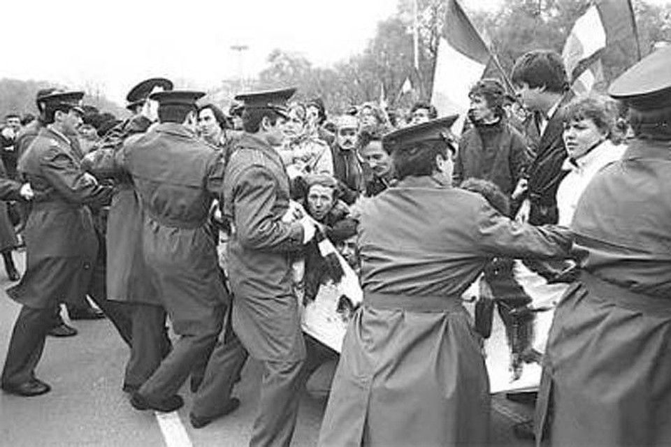 В Кишиневе в 1989 году националисты сорвали проведение военного парада 7 ноября. Фото: rbnpress.info