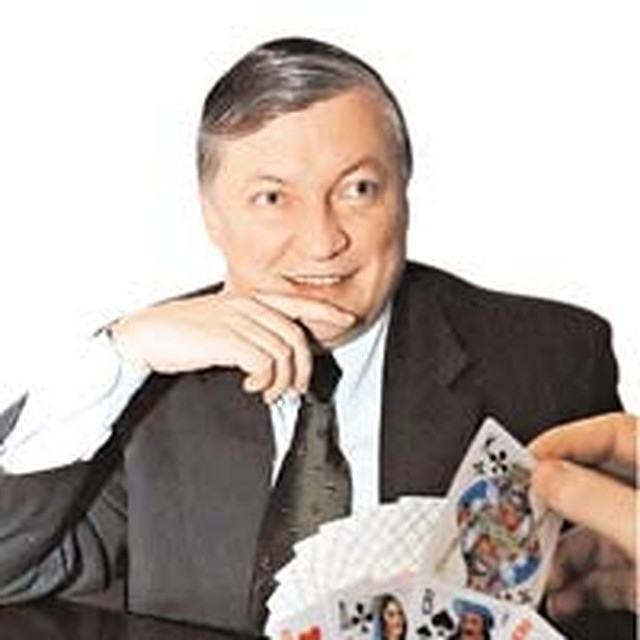 Анатолий Карпов не только в шахматы играет, но и бизнес-пасьянс разложить умеет.