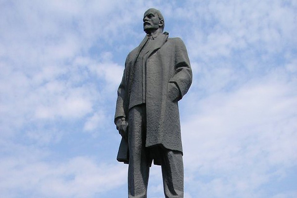 Власти Украины будут поощрять снос памятников советским деятелям