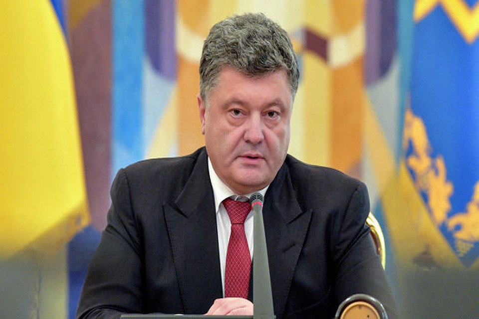 Незадолго да начала лекции, у здании университета активисты устроили демонстрацию в поддержку Донбасса
