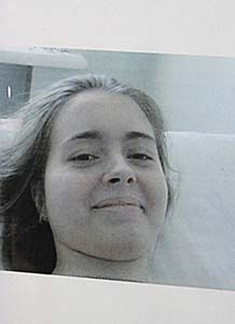 Пока у Юли немного фотографий - она не любит позировать, сидя на кровати. Но, возможно, врачи смогут помочь Юле и в ее альбоме появится много новых снимков.