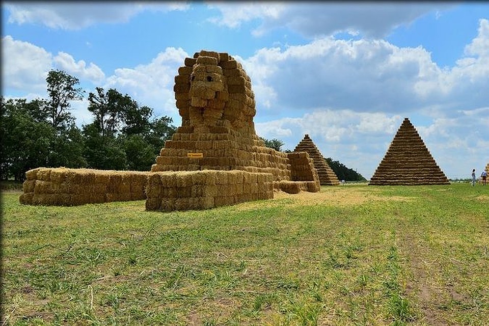 Соломенный сфинкс на Ставрополье. Фото: /vk.com/26stav