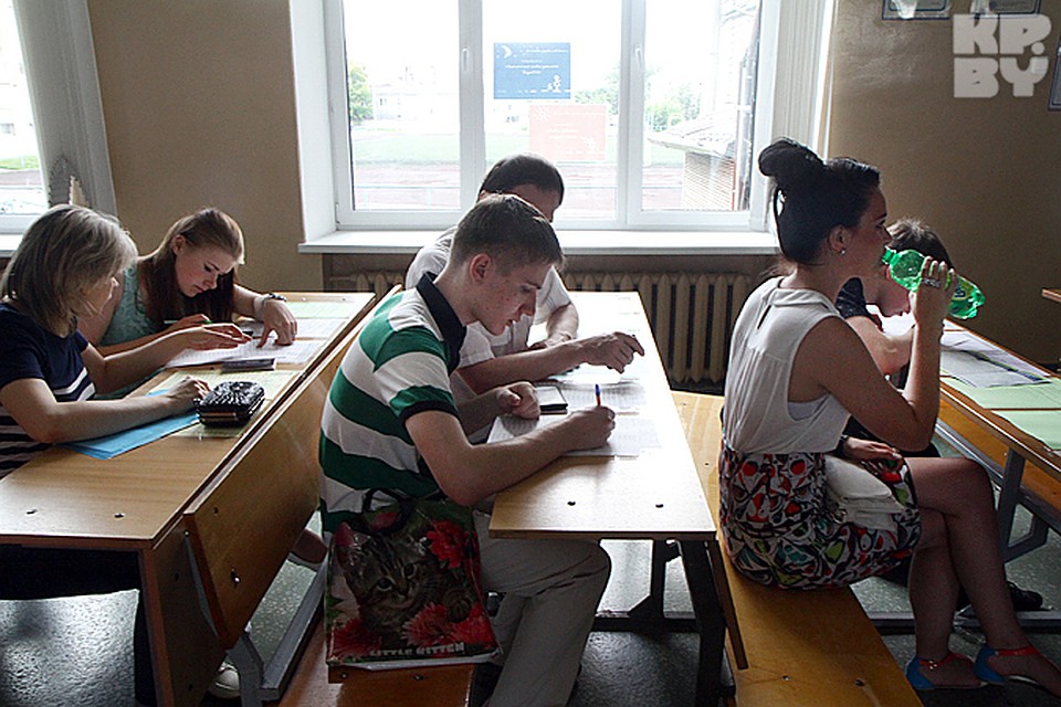 Абитуриент сможет увидеть только тот вариант, который решал.