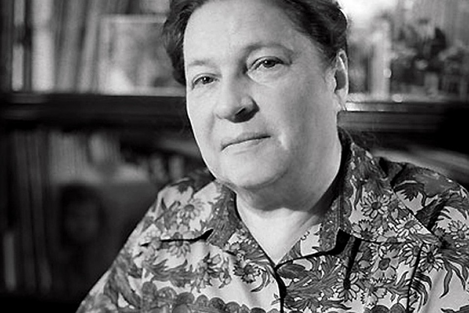 Ее девичья фамилия - Волова, а Барто - фамилия ее первого мужа, за которого она вышла совсем юной и брак с которым длился недолго