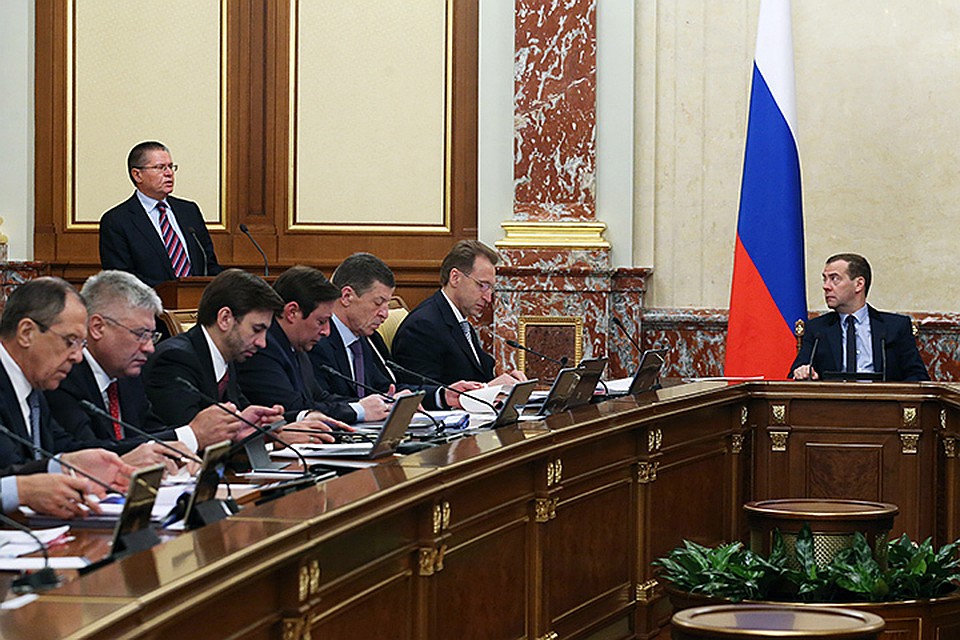 Правительство практически завершило работу над новым антикризисным планом. В четверг на заседании правительства его представил премьер Дмитрий Медведев. Фото: Екатерина Штукина/ТАСС