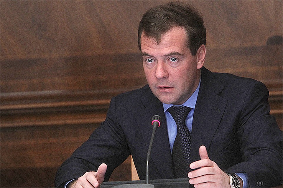 Медведев выделил молодым семьям на покупку жилья 3,5 млрд рублей