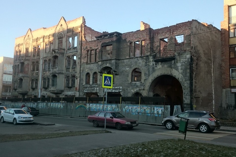 Кройц Аптеку на улице Фрунзе сдают в аренду за 1 рубль, а вот земля под здание стоит 12 миллионов.