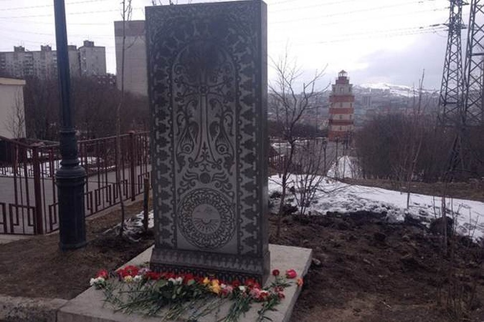 Монумент Хачкар воздвигли возле храма Спаса-на-Водах всего лишь год назад. Фото: www.severpost.ru