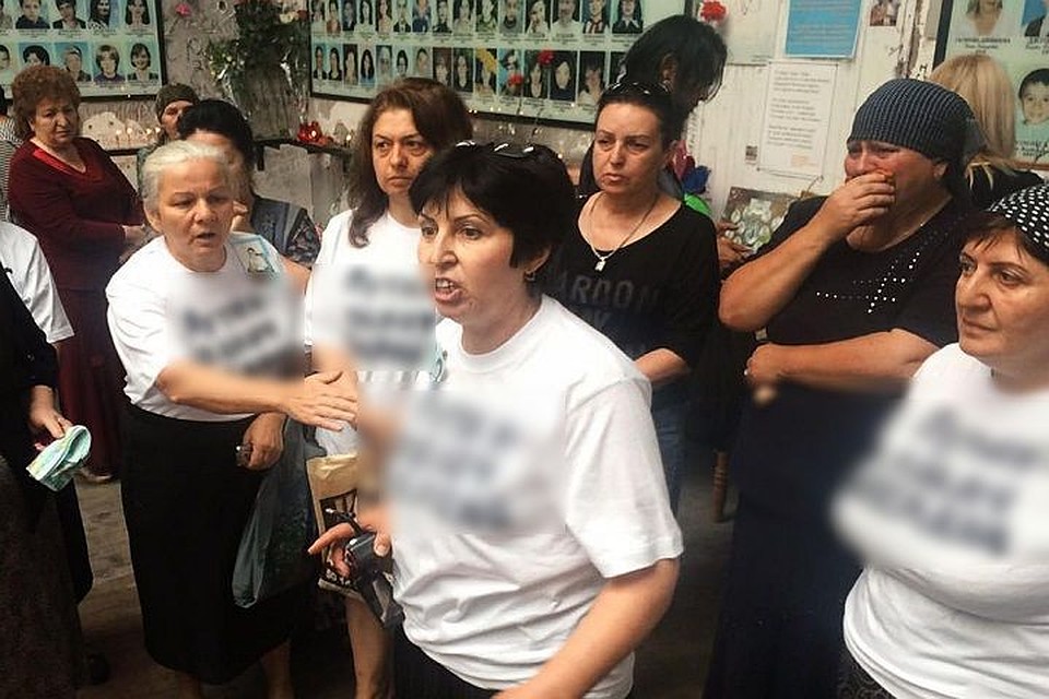 Женщины устроили акцию протеста в Беслане. Фото: vk.com/id330038253