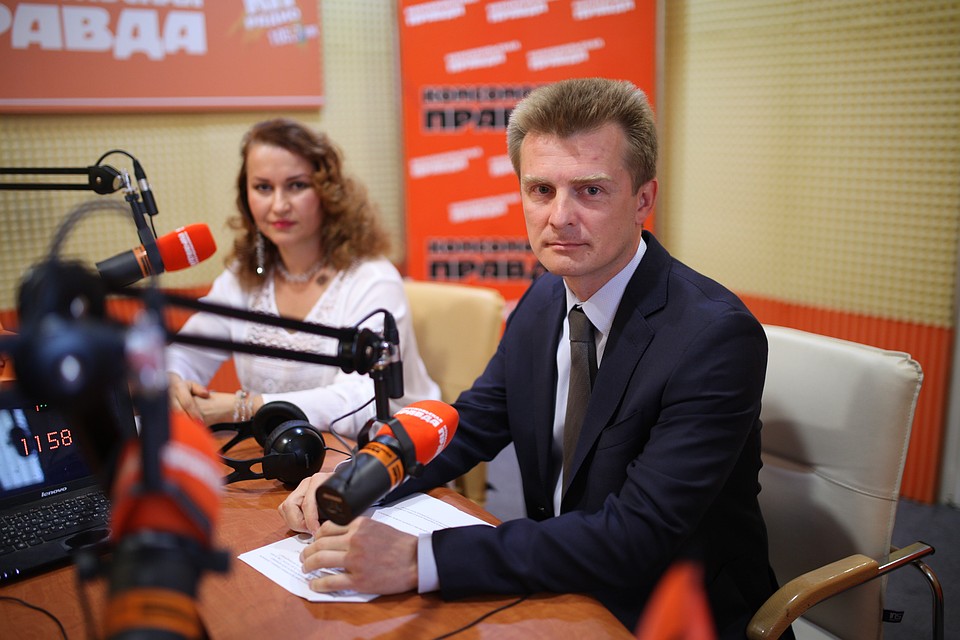 Заведующая отделением "Телефон доверия" Светлана Рожкова, главный врач Ставропольской краевой клинической специализированной психиатрической больницы № 1 Олег Боев