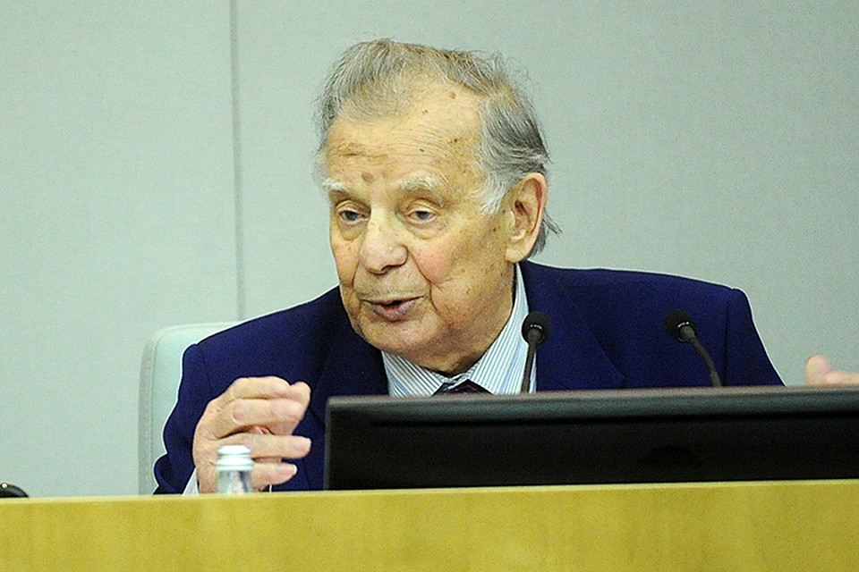 «Бороться и искать! Найти и не сдаваться», - напутствовал Алферов коллег