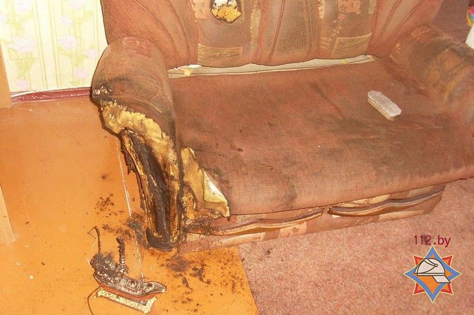 В Молодечно на девочке загорелось одеяло. Фото: mchs.gov.by