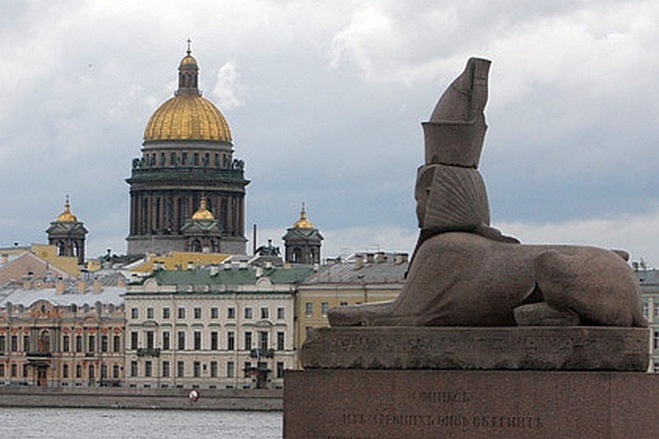 В город на Неве пришла осень