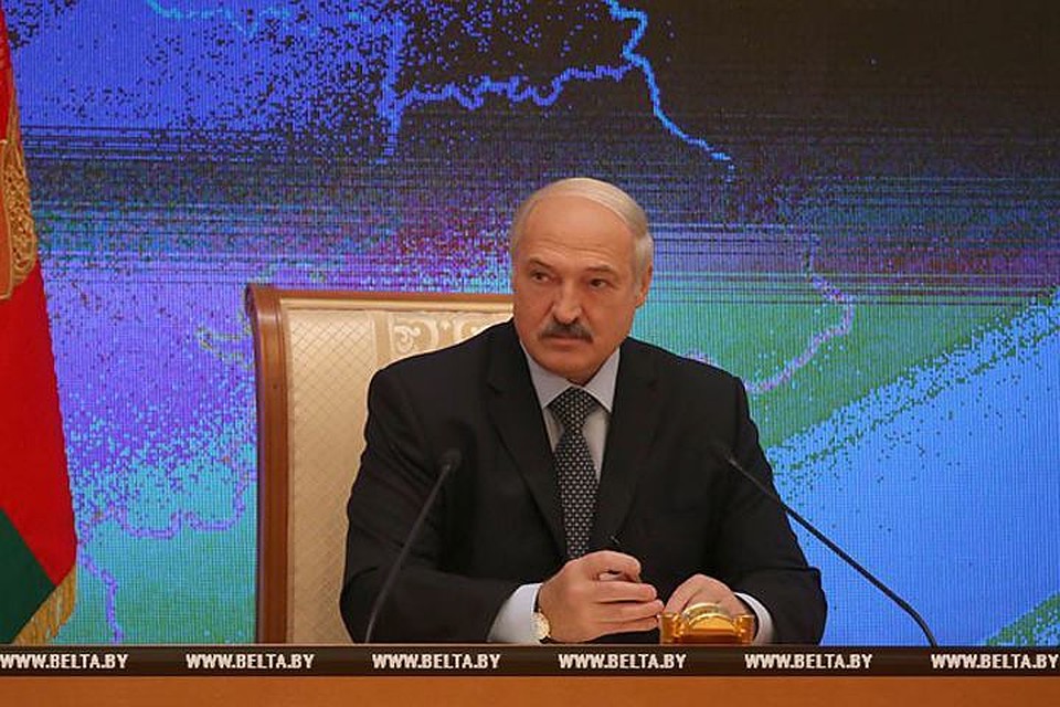По просьбе Александра Лукашенко главный редактор "СБ" ездил на рынок продавать поросенка. Фото: БелТА